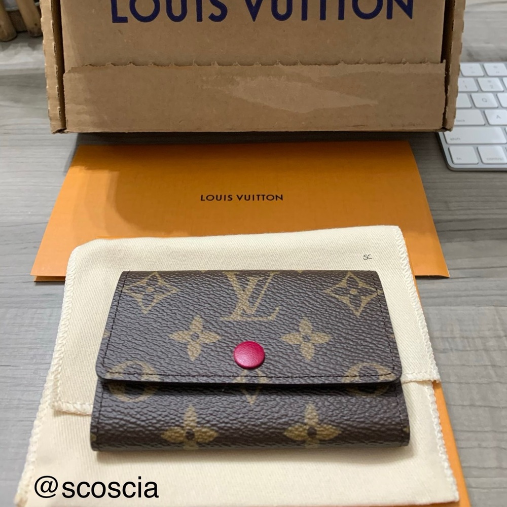 ❗️SOLD❗️- Louis Vuitton 6 Key Holder